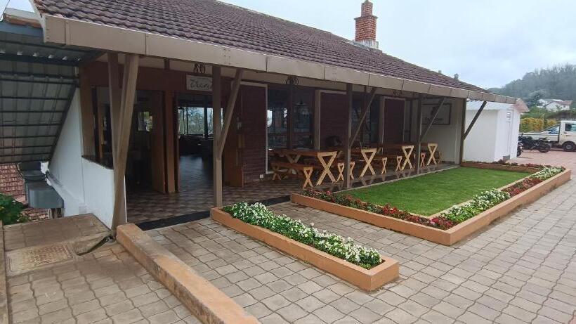 تختخواب و صبحانه Yantra Resort By Spree Ooty