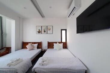 Hero Hostel & Billiards