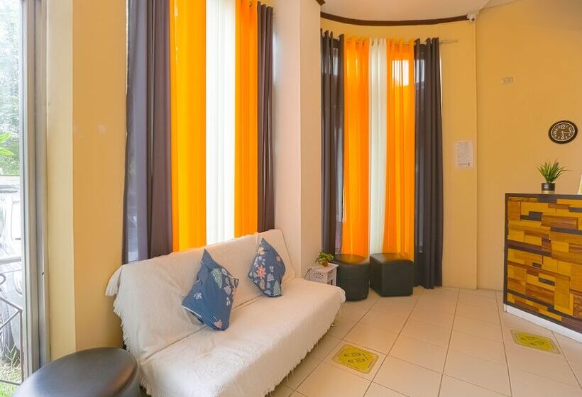 Отель Oyo 759 El Ronaldo Suites