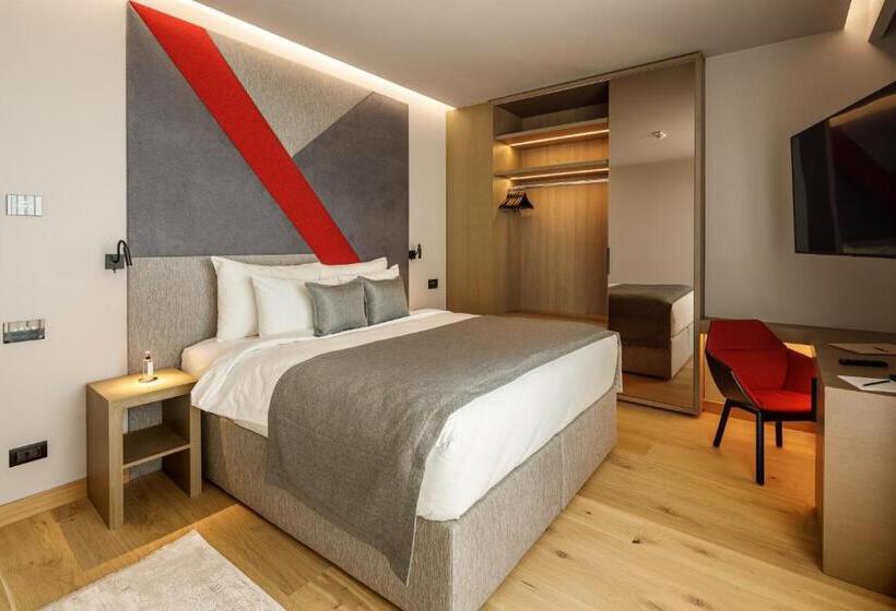 هتل Qosmo Brasov