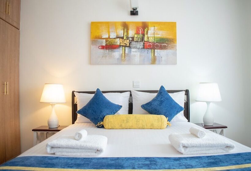 Luxel Suites By Homes By Della