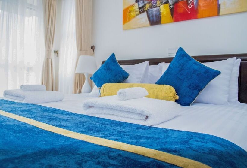 Luxel Suites By Homes By Della
