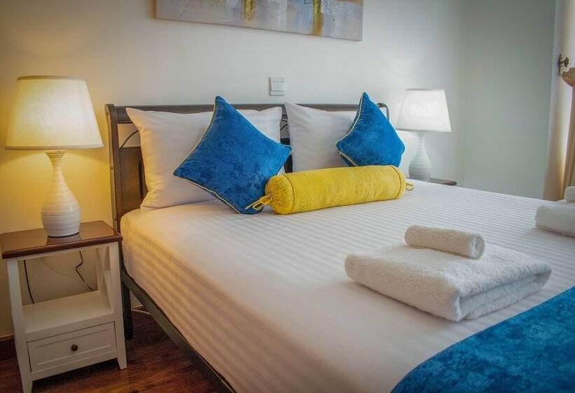 Luxel Suites By Homes By Della