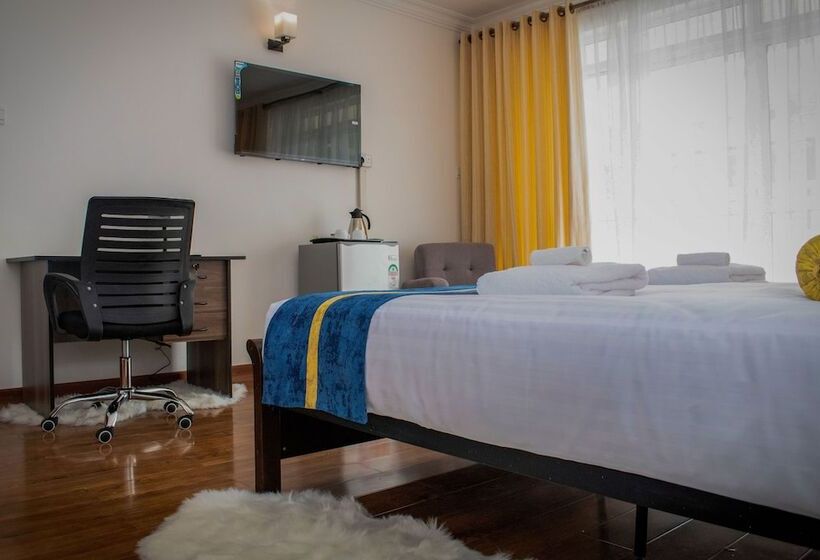 Luxel Suites By Homes By Della