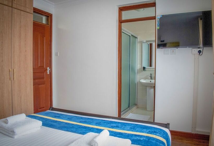 Luxel Suites By Homes By Della