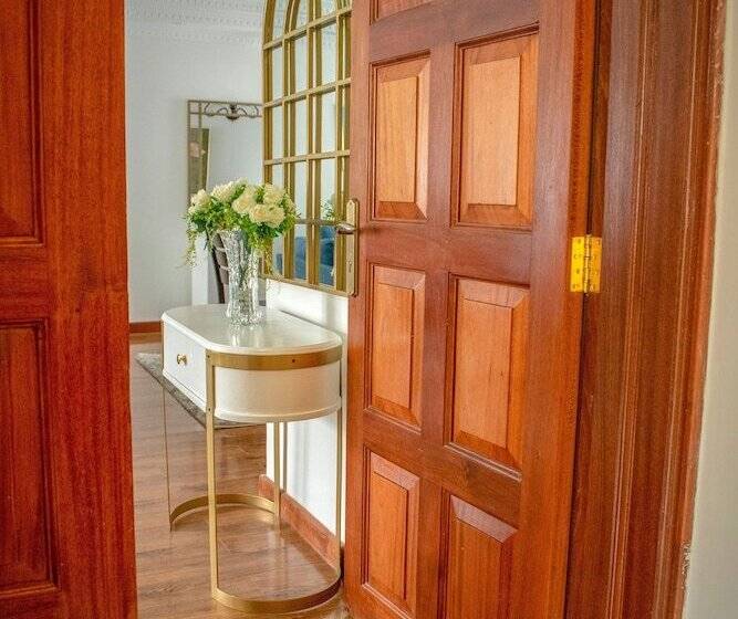 Luxel Suites By Homes By Della