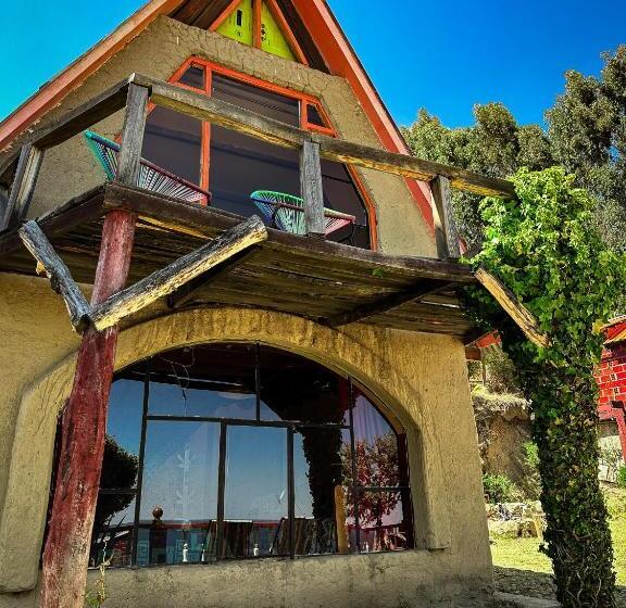 پانسیون Hostal Sol Y Lago