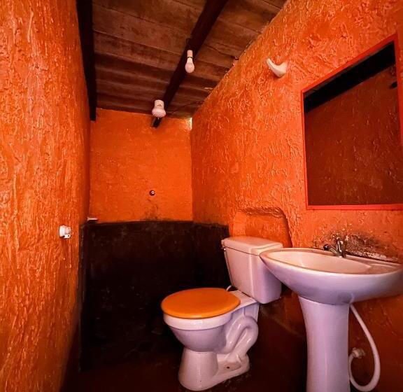 پانسیون Hostal Sol Y Lago