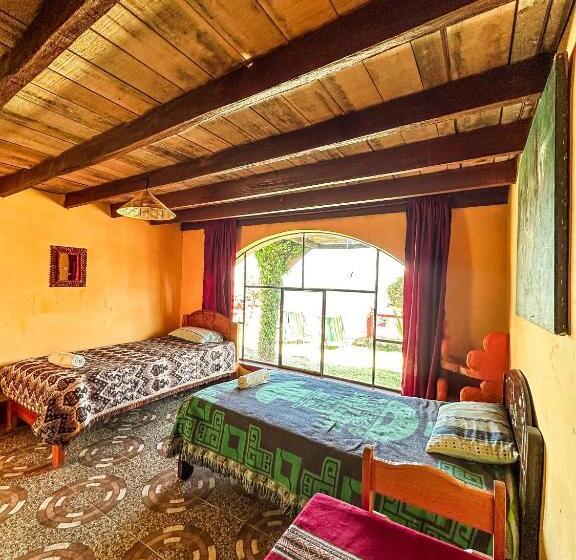 پانسیون Hostal Sol Y Lago