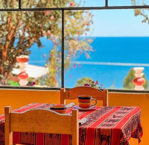 پانسیون Hostal Sol Y Lago