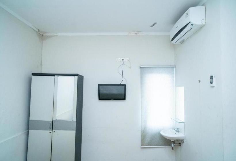 Отель 77 Guest House Serpong Mitra Reddoorz