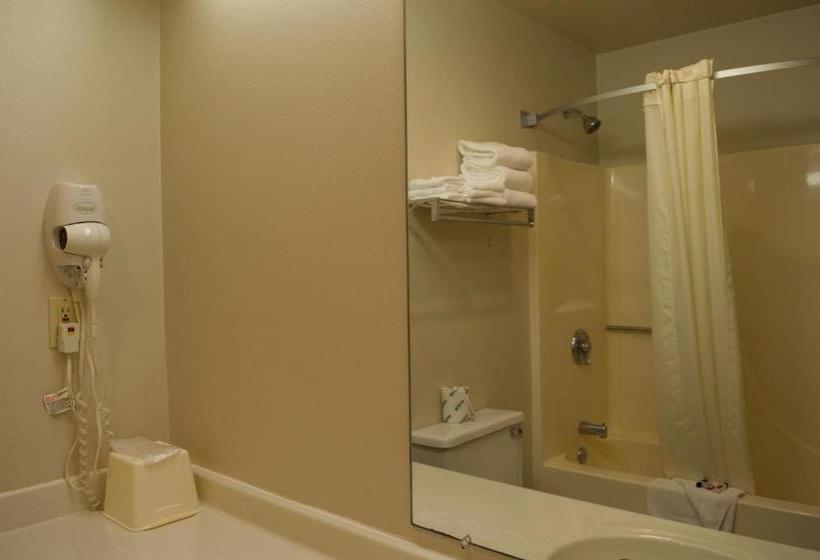 فندق Amerivu Inn And Suites Shawano Wi