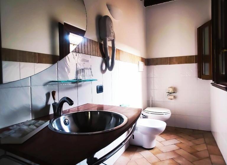 Отель Albergo Falterona