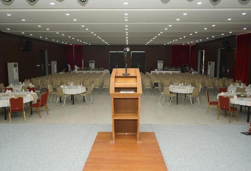 Kambaniru Beach Hotel And Resort