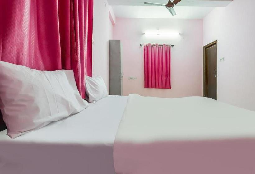 בית מלון כפרי Spot On 78169 Lotus Service Apartment