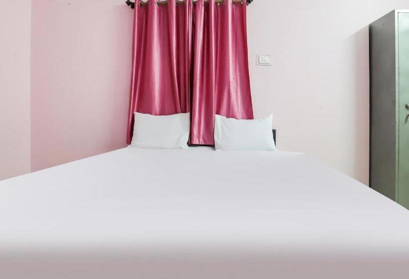 בית מלון כפרי Spot On 78169 Lotus Service Apartment