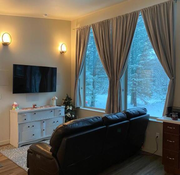 هتل Spruce Lodge