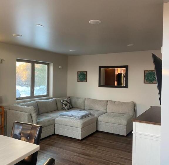 هتل Spruce Lodge