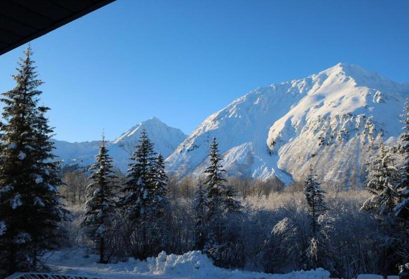 هتل Spruce Lodge
