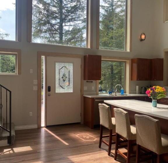 هتل Spruce Lodge