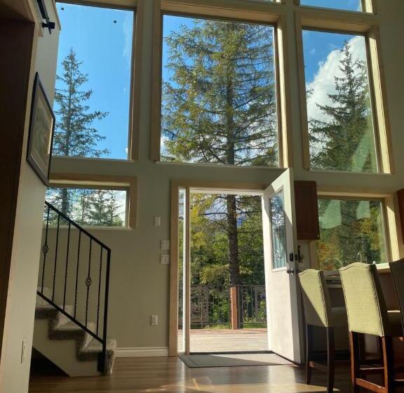 هتل Spruce Lodge