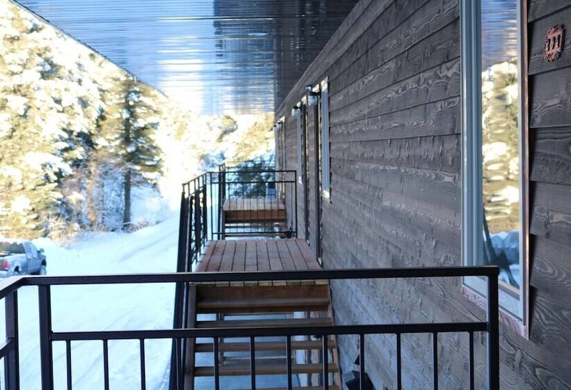 هتل Spruce Lodge