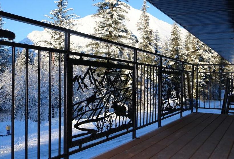 هتل Spruce Lodge