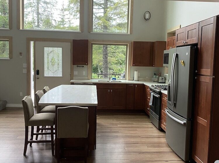 هتل Spruce Lodge