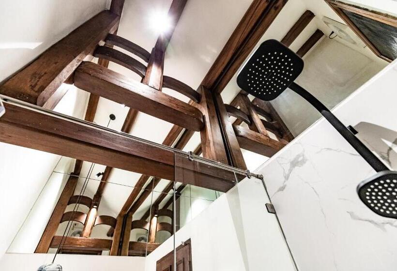 تختخواب و صبحانه Punyashthiti Villa