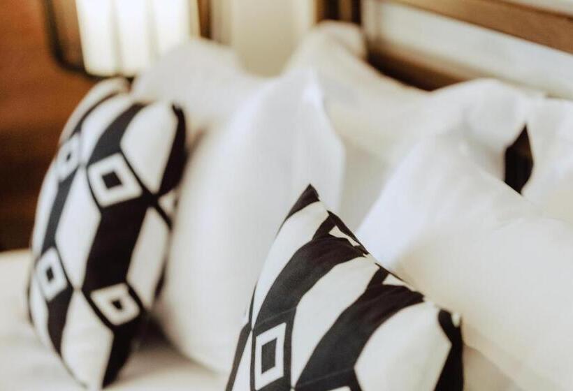تختخواب و صبحانه Punyashthiti Villa