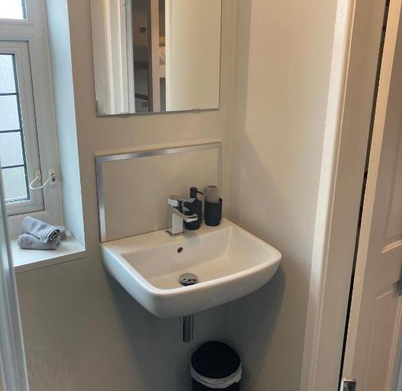 هتل Abbey Court Guest House