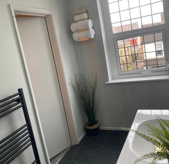 هتل Abbey Court Guest House