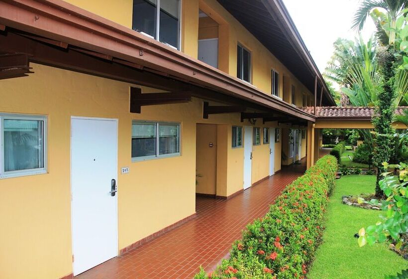 هتل Albrook Inn