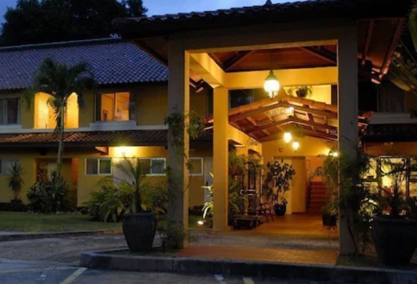هتل Albrook Inn
