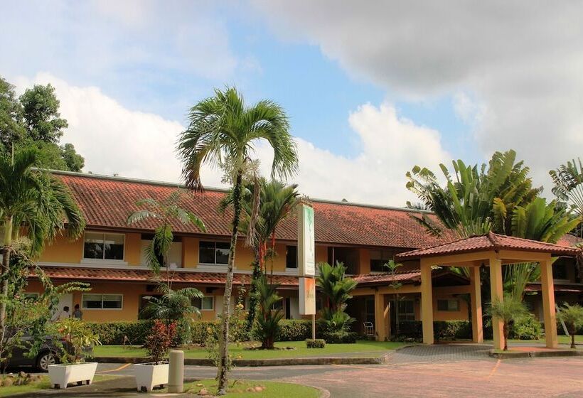 هتل Albrook Inn