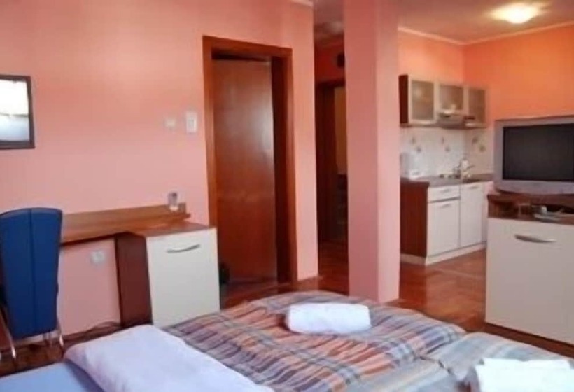 هتل Car Royal Apartmans