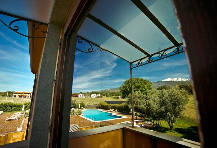 هتل Il Picciolo Etna Golf Resort & Spa