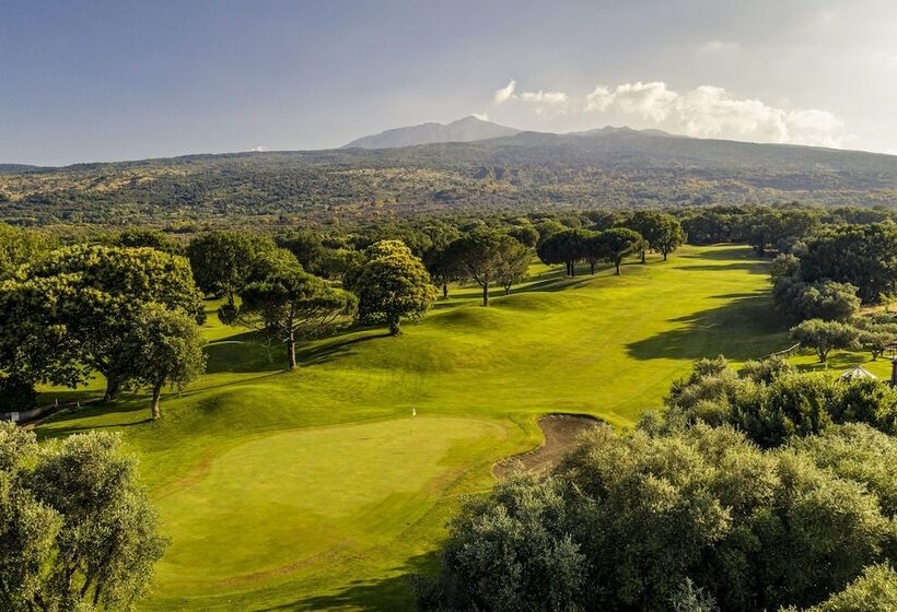هتل Il Picciolo Etna Golf Resort & Spa