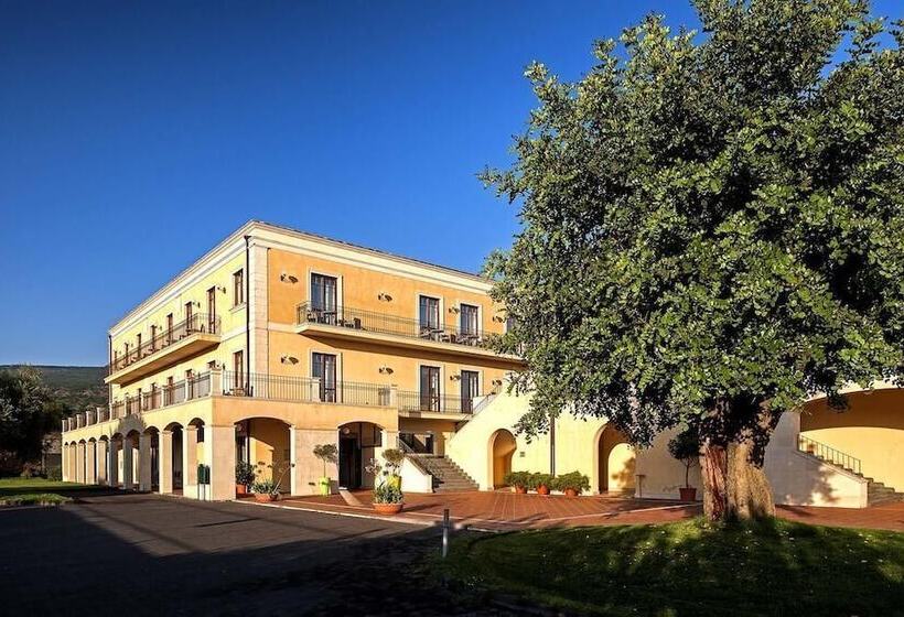 هتل Il Picciolo Etna Golf Resort & Spa