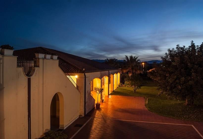 هتل Il Picciolo Etna Golf Resort & Spa