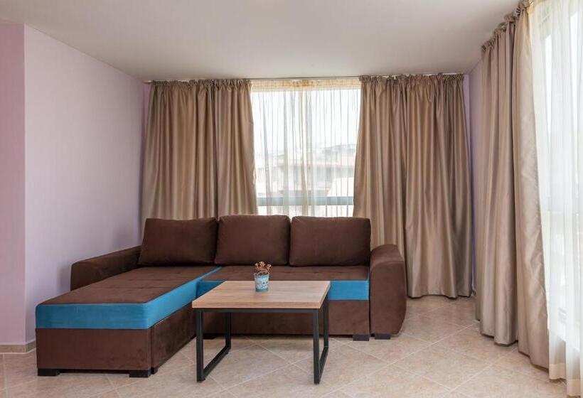 Ivana Palace Hotel   Free Parking