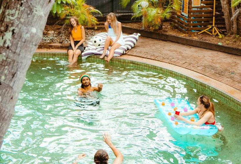 هتل Mad Monkey Village