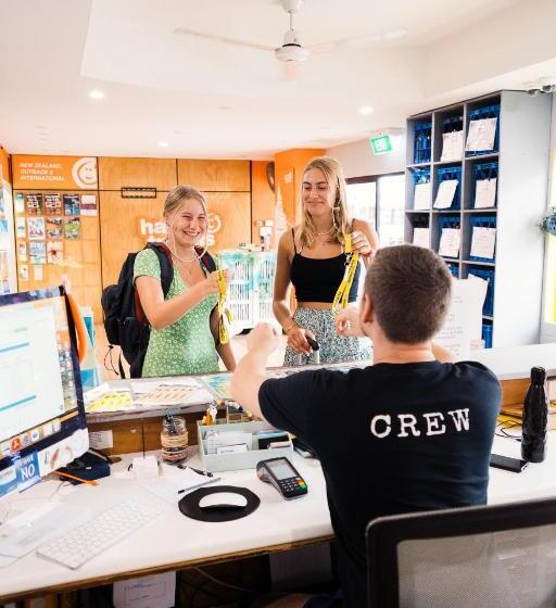 هتل Mad Monkey Village