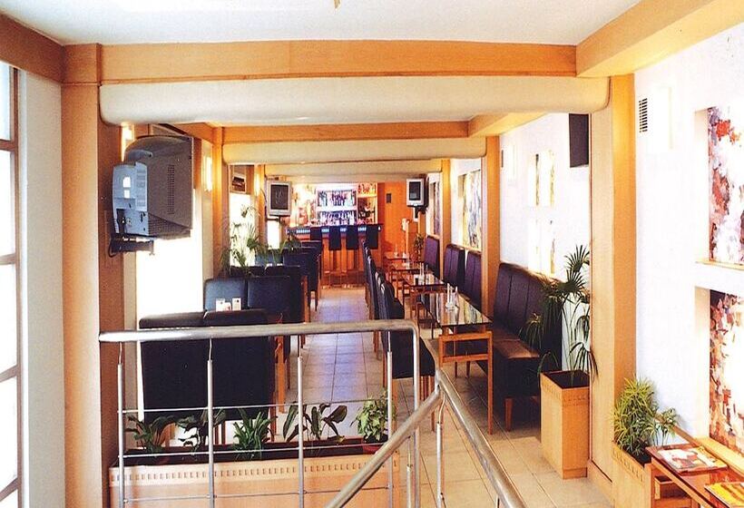 בית מלון כפרי Radha Regent, Chennai