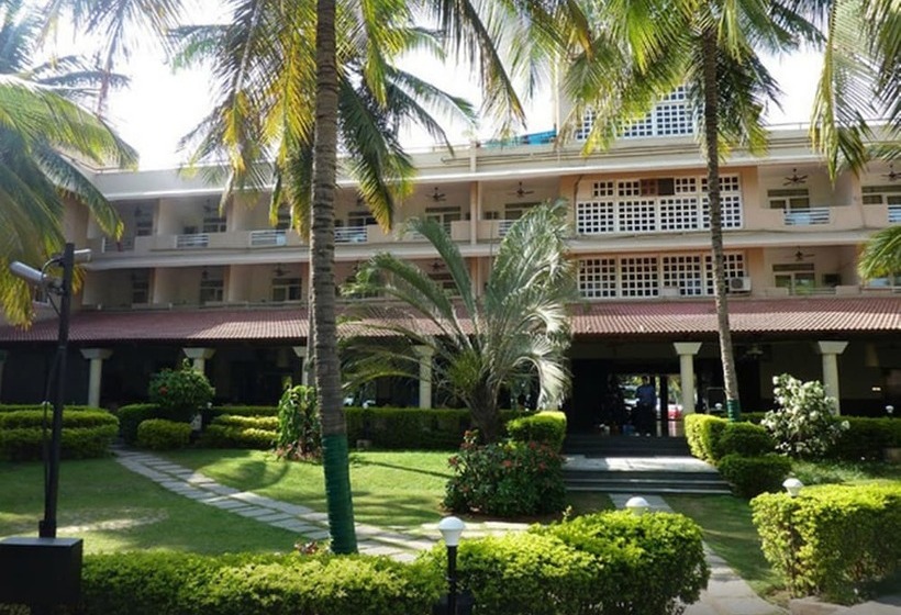 هتل Royal Orchid Resort & Convention Centre, Yelahanka Bangalore