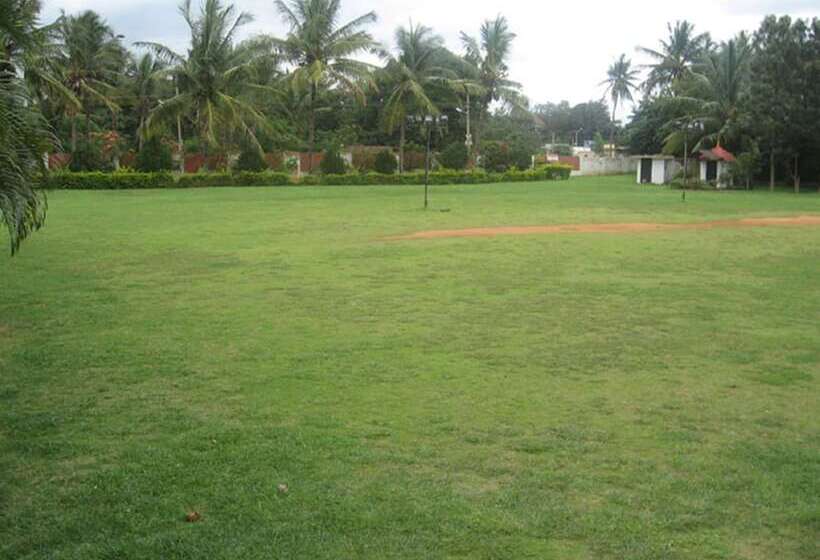 هتل Royal Orchid Resort & Convention Centre, Yelahanka Bangalore