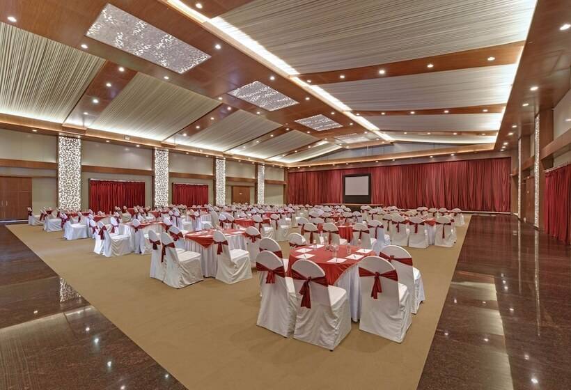 هتل Royal Orchid Resort & Convention Centre, Yelahanka Bangalore