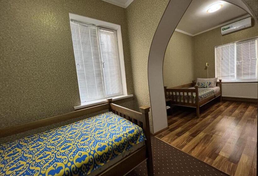 هاستل Status House