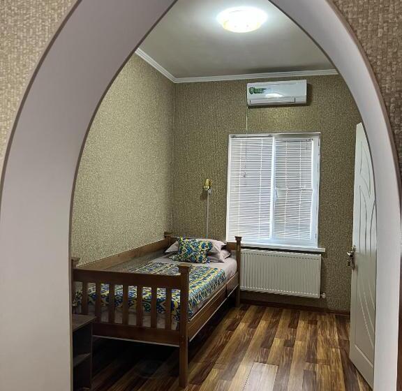 هاستل Status House