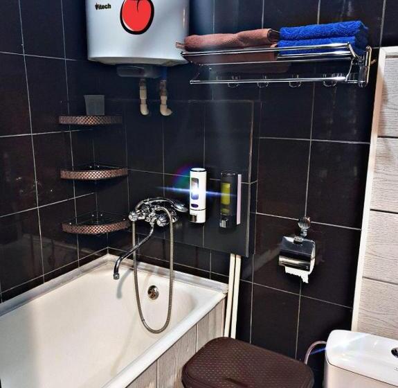 هاستل Status House